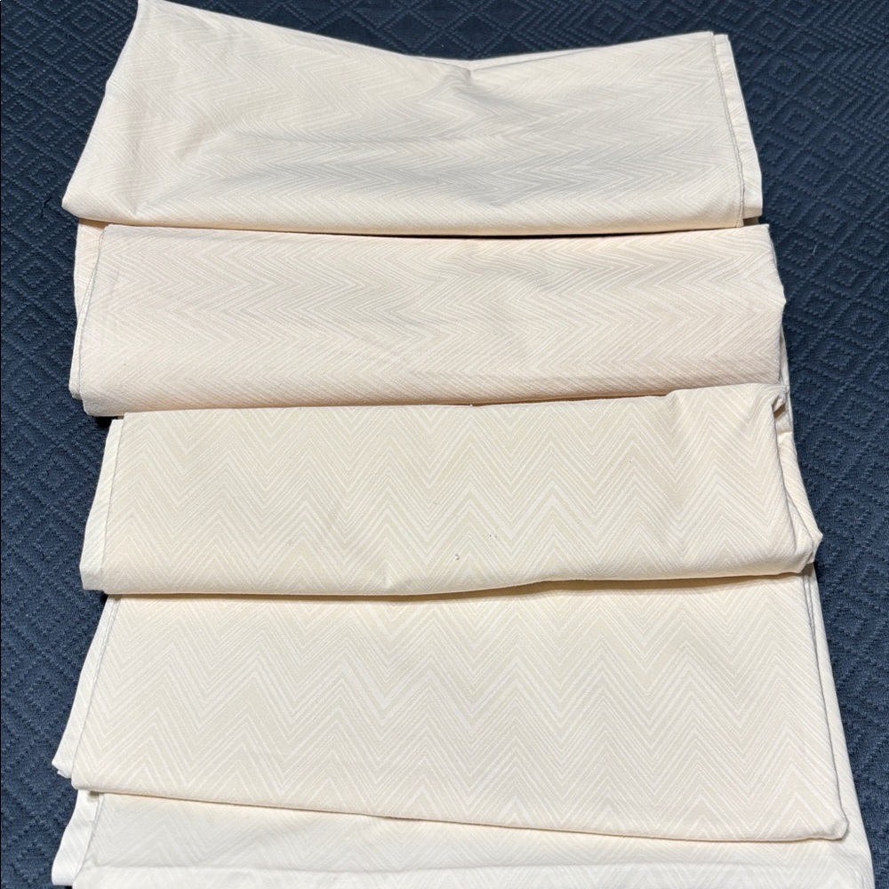 Missoni Home Ivory 100% cotton pillowcases and Euro sham. Made in Italy. EUC